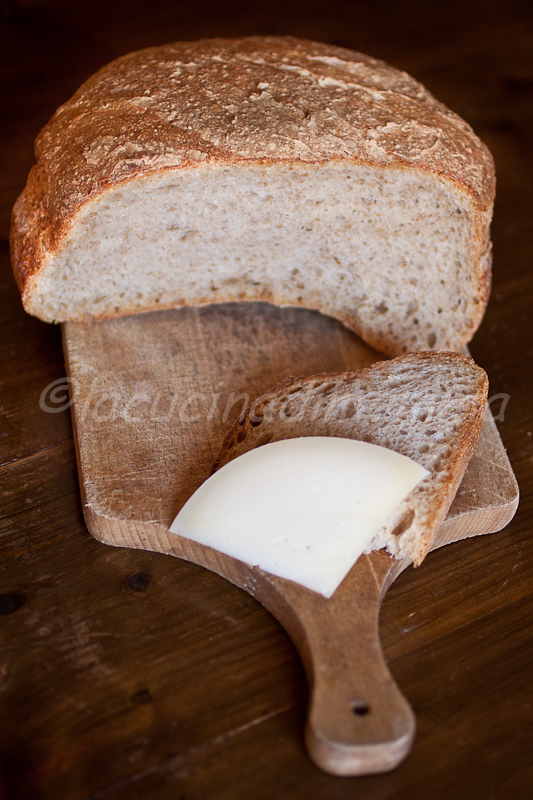pane semintegrale...perchè è una delle poche cose che riesco ancora a preparare