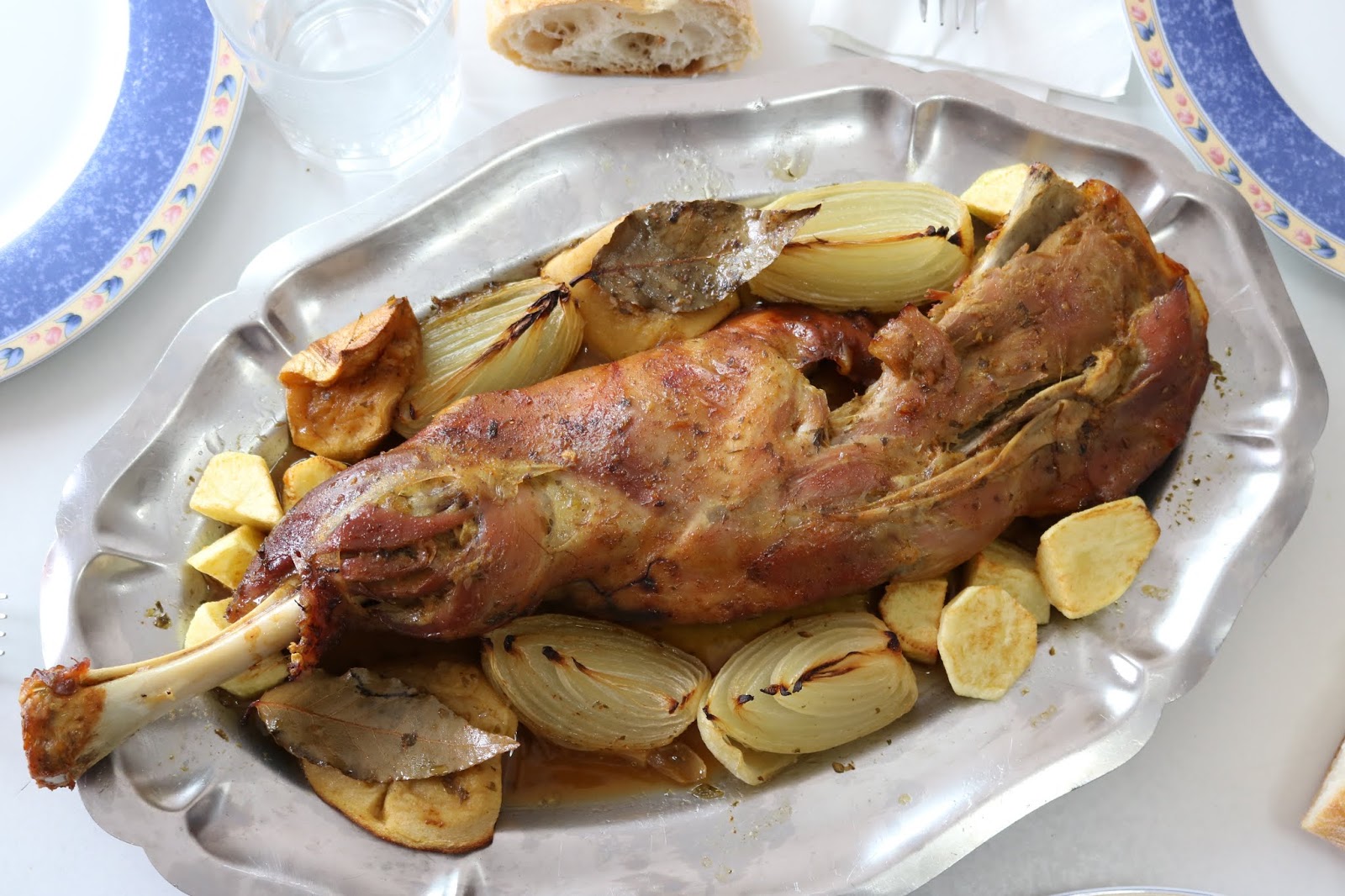 Paletilla de cordero lechal asada al horno - Recetas Fácil con Bela