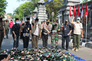Jelang Idul Fitri 1442 H, Ribuan Botol Miras di Musnahkan 1 IMG 20210505 WA0004