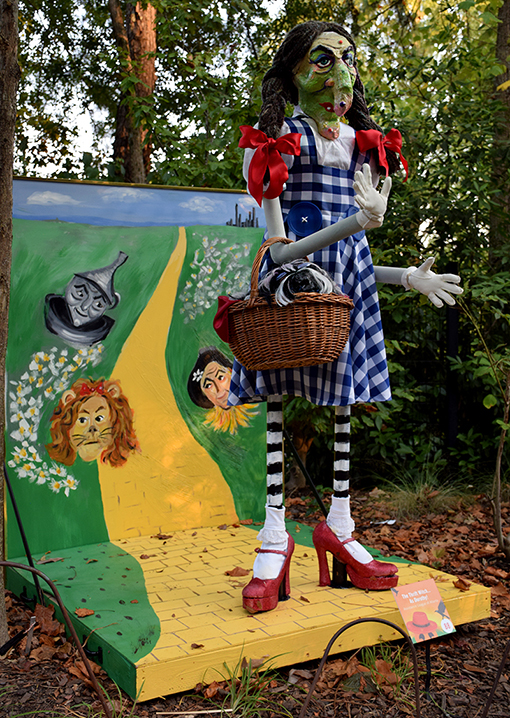 Scarecrows in the Garden | Atlanta Botanical Garden | Photo: Travis Swann Taylor Scarecrows in the Garden | Atlanta Botanical Garden | Photo: Travis Swann Taylor