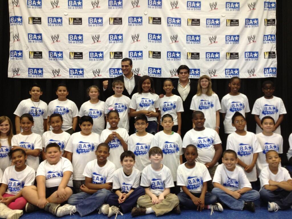 WWE podpisało dwa nowe kontrakty, Powód nieobecności The Miza na Raw