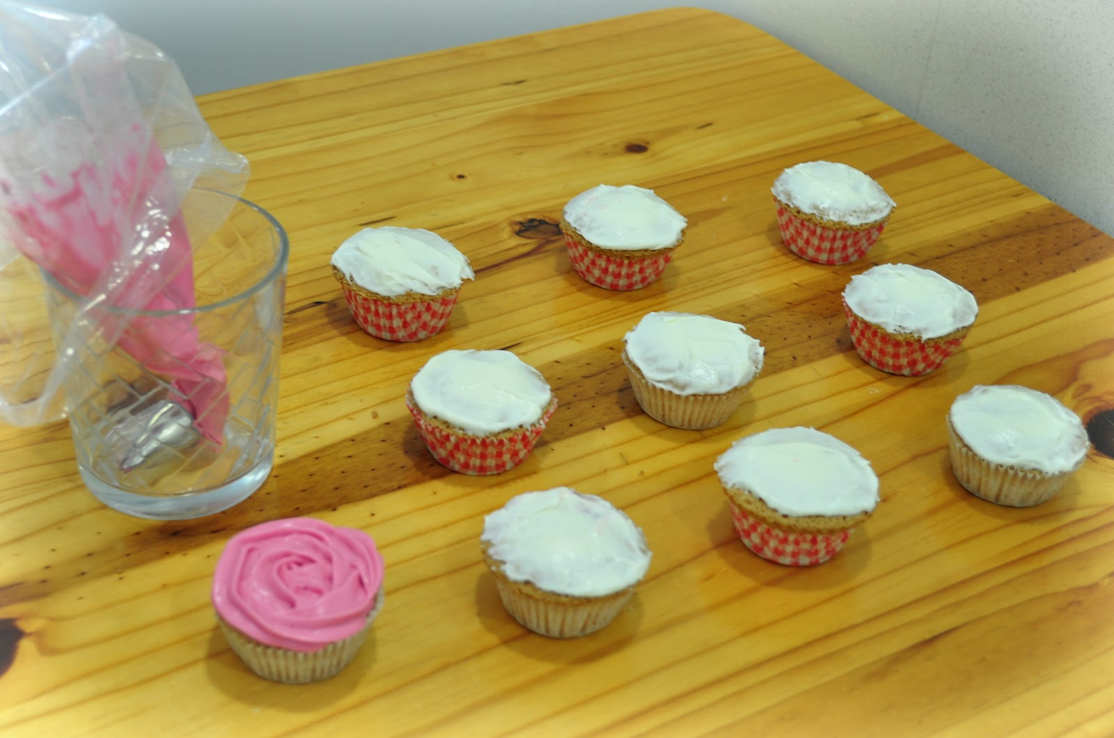 Azúcar y Mantequilla Cupcakes con frosting de Queso crema