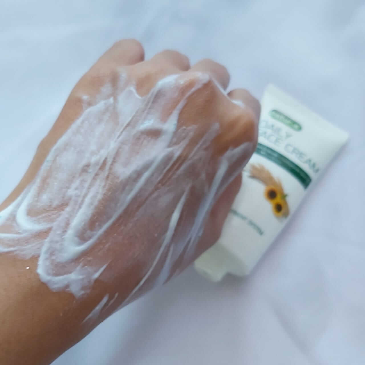 Review NaturE Daily Face Cream, Pelembab Drugstore Untuk Kulit Kering