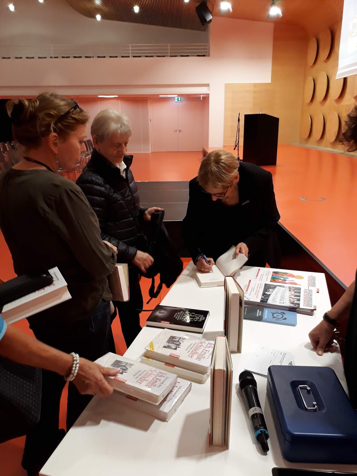 Reportage Archive Fotostudio Videoproduktion Live Stream