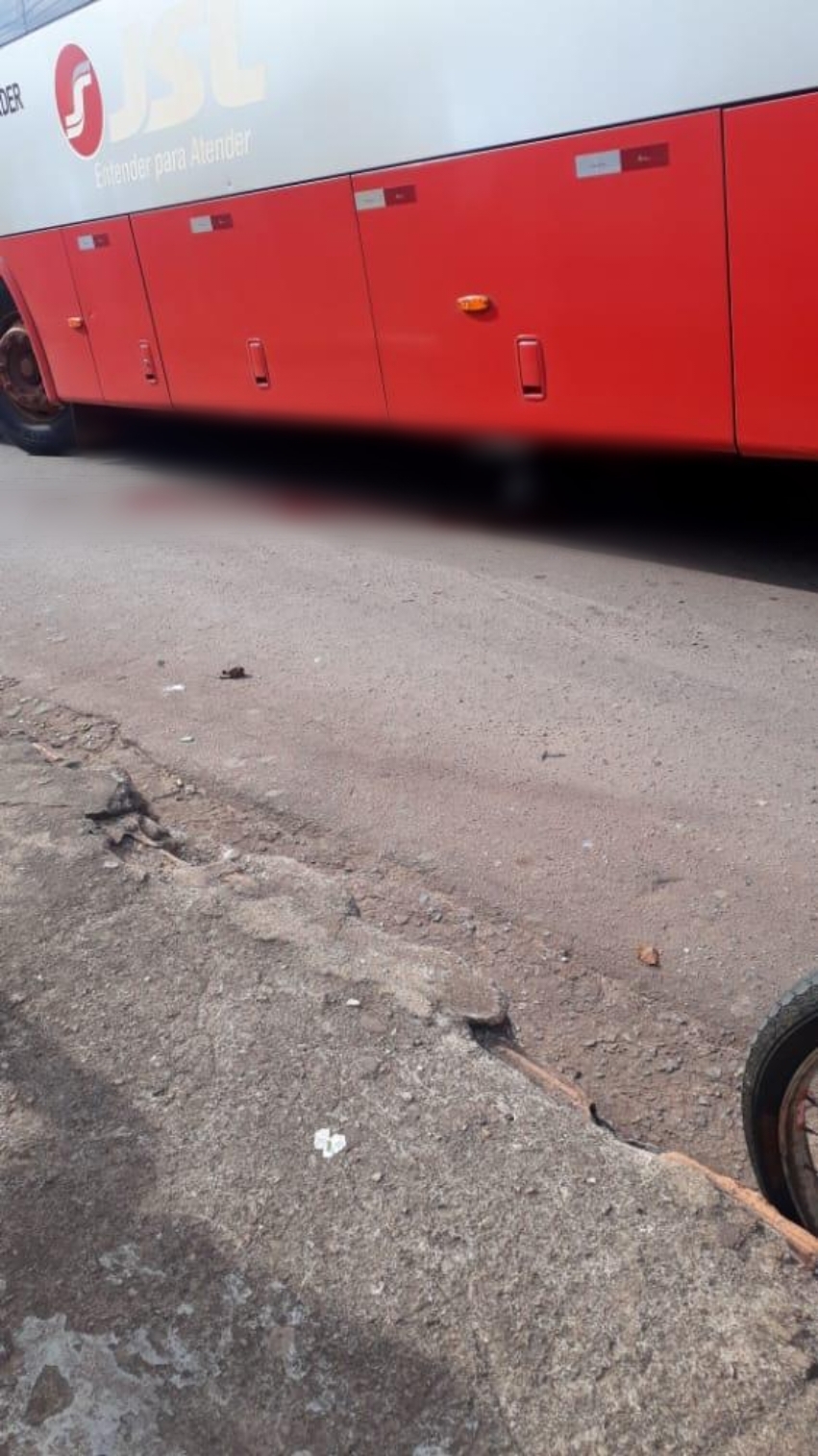 Acidente entre moto e ônibus mata jovem de 19 anos em Parauapebas. Acidente entre moto e ônibus mata jovem de 19 anos em Parauapebas.