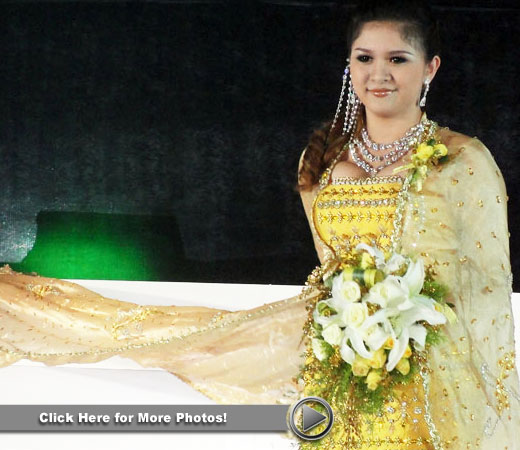 Here are some photos of Wedding Dress Fashion Show which was held on 17 July