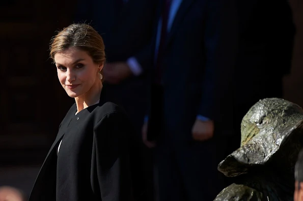 Queen Letizia visits City Hall and House of Culture of Villanueva de los Infantes. Queen Letizia wore Zara Coat and Magrit Sandals.