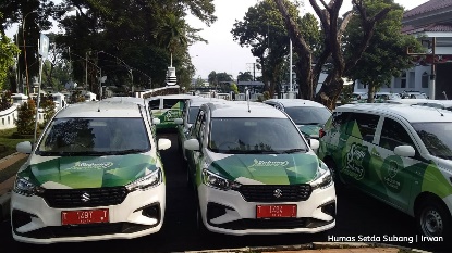Satu Tahun Menjabat, Bupati Kabupaten Subang Bagikan Mobil Siaga ke Kades