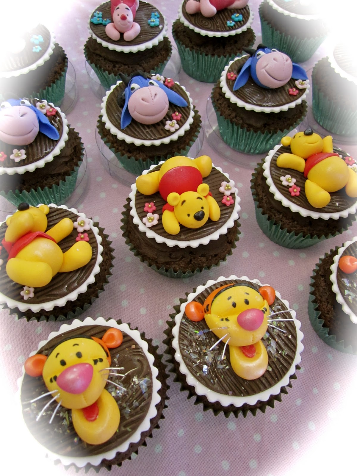Sweet APRIL The Story of April 'Winnie the' Pooh theme cupcakes & cake — free download