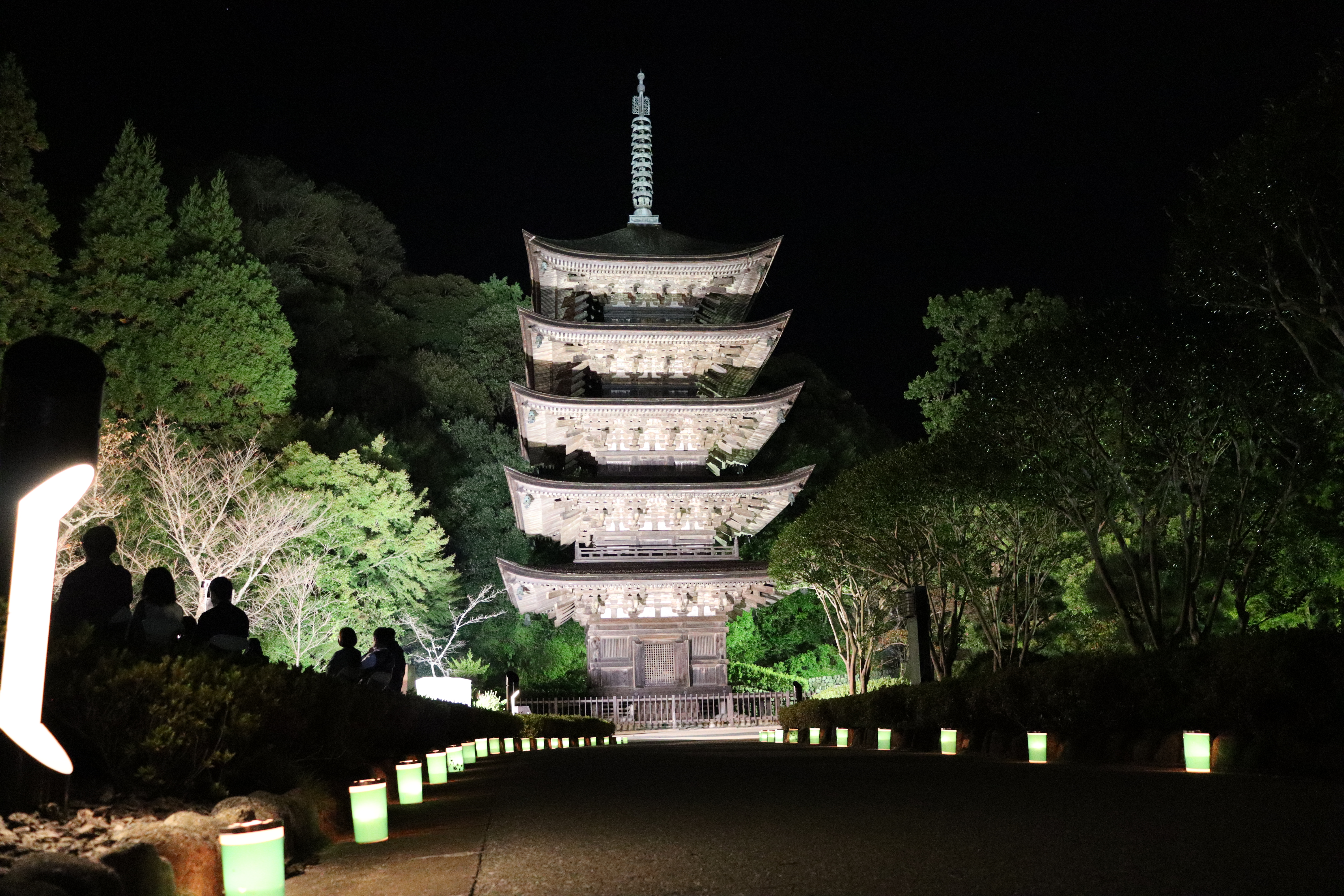 空やすみ 国宝 瑠璃光寺五重塔ライトアップを撮影
