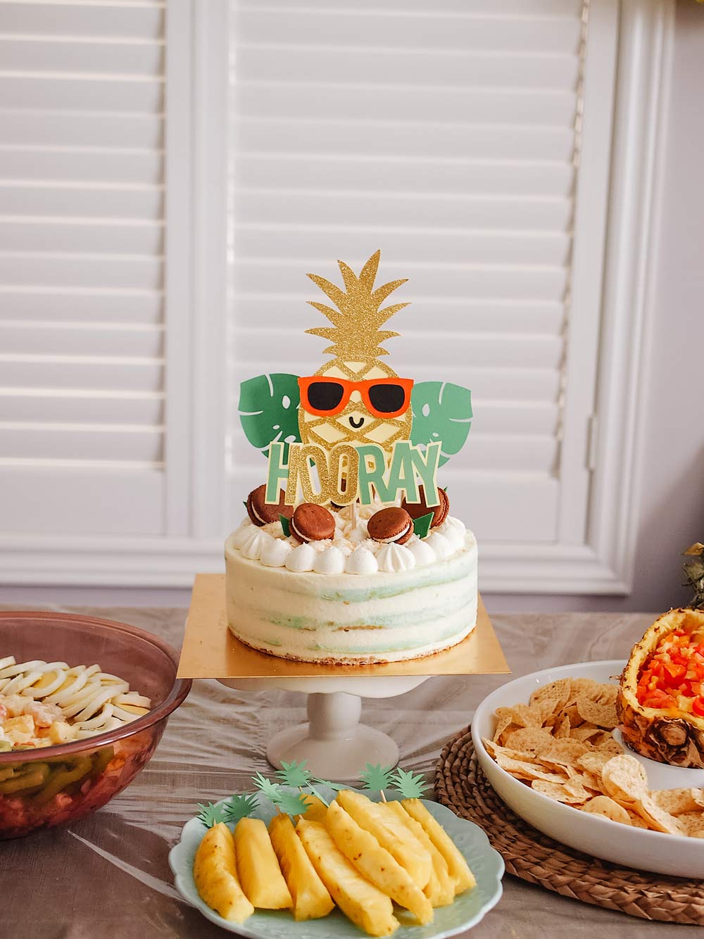 Party like a Golden Pineapple! (DIY party decor)
