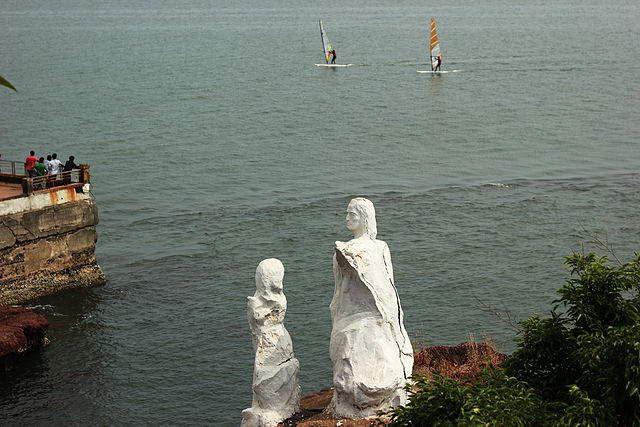 Famous beaches in Goa : Dona Paula