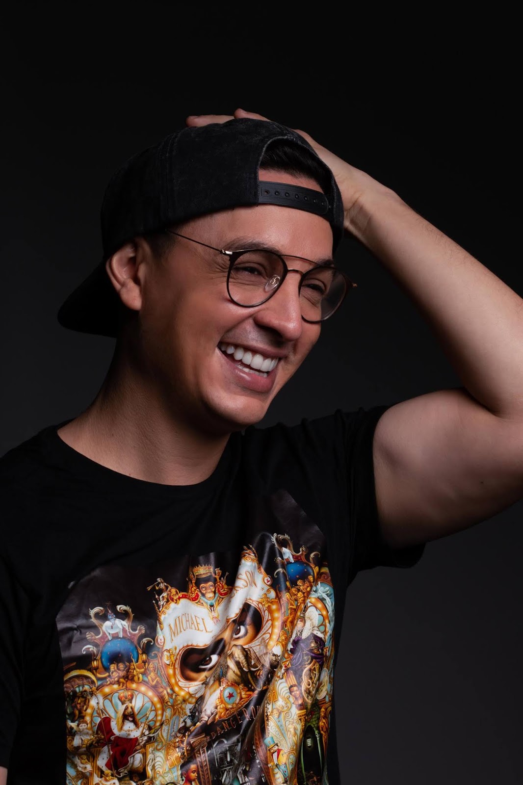 Víctor Drija cautiva con “Esa Sonrisita”