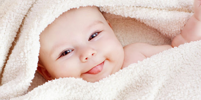 Mengagumkan : Foto Bayi yang Baru Lahir ini Berpose Layaknya Orang Dewasa