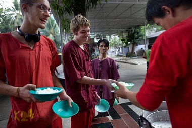 Θεραπεία τοξικομανών σε ταϊλανδέζικο μοναστήρι
