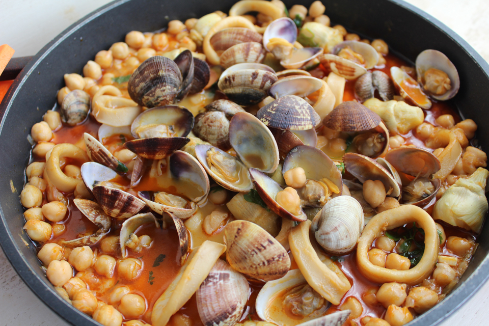 Mi caja de recetas Guiso de garbanzos con calamares y almejas