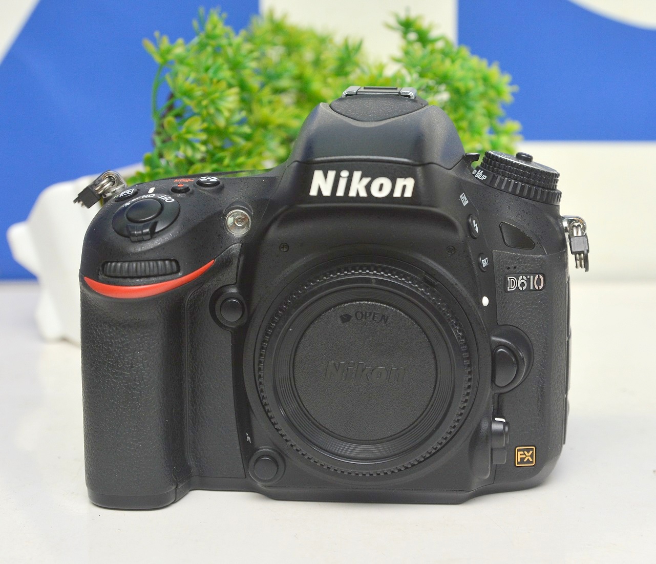 Фулл 24. Nikon 921 k Dot LCD.