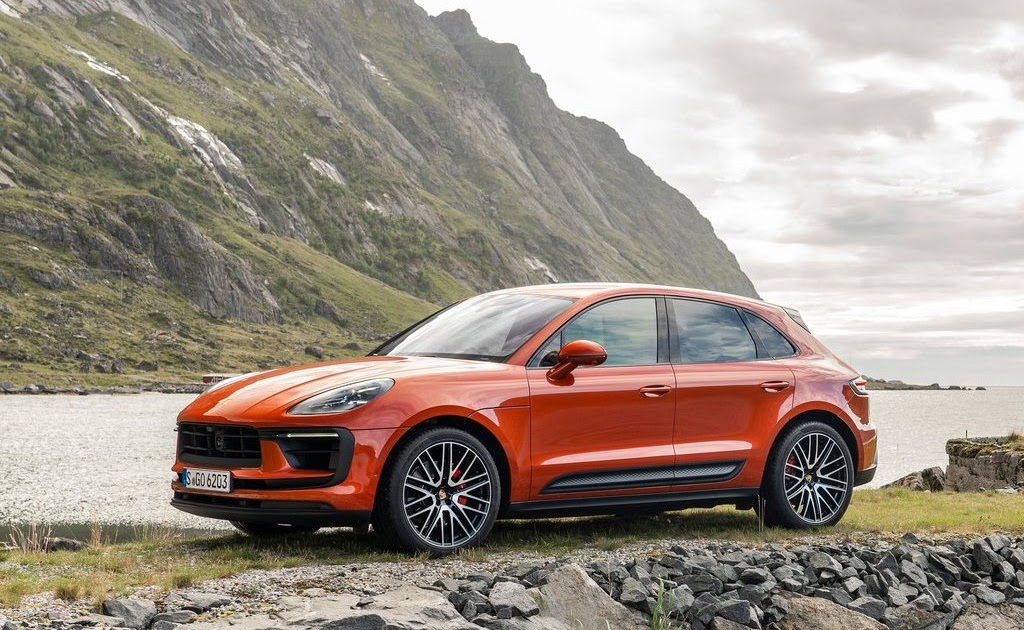 Porsche Macan GTS 2022 оранжевый
