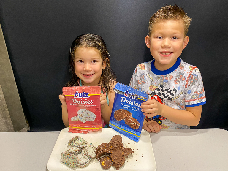 Tales of the Flowers Utz Daisies Chocolate Covered Pretzels