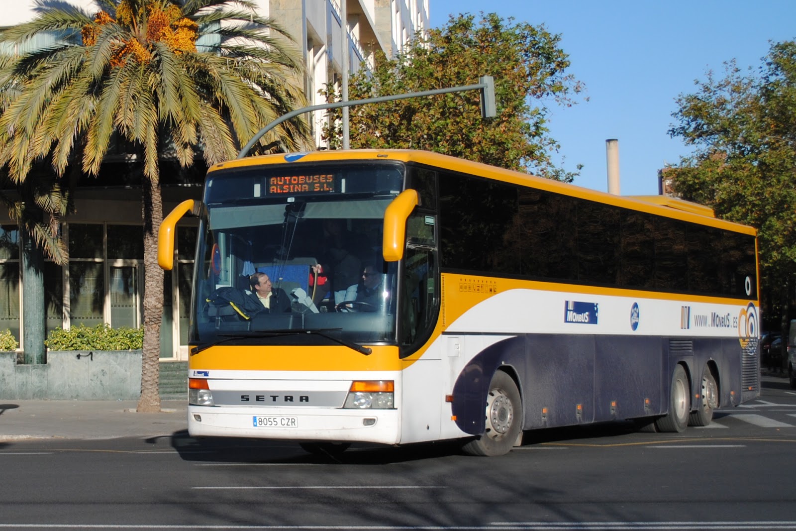 Autocares en Valencia: MonBús