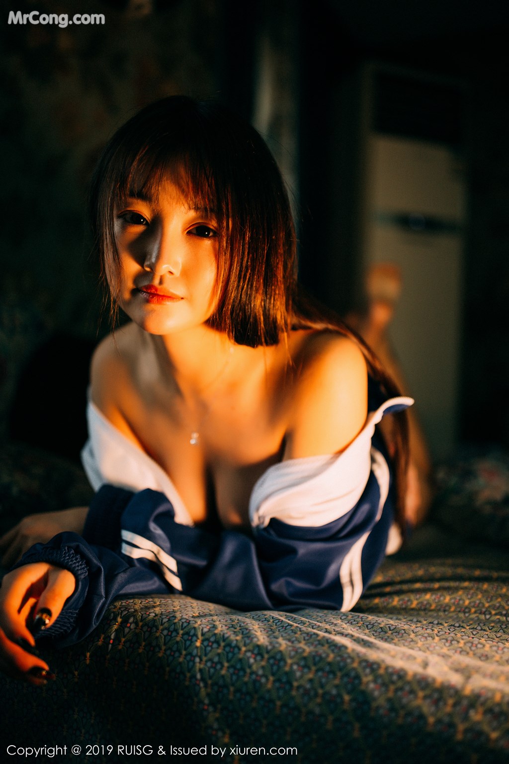 RuiSG Vol.069: 圆圆 Daphne (51 pictures)