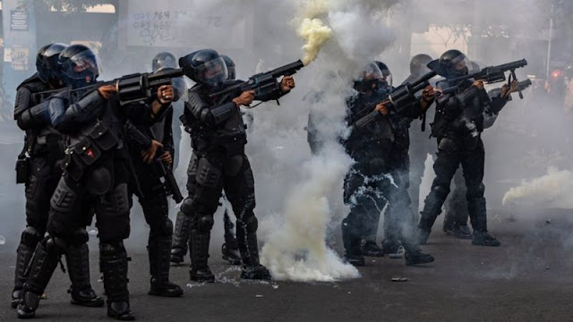 Demo tolak UU Cipta Kerja di 18 Provinsi Diwarnai Kekerasan, YLBHI: 'Polisi Melakukan Tindakan Brutal'