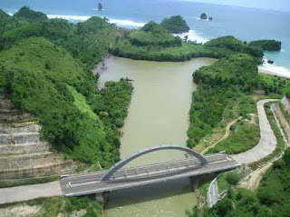Foto Jembatan Dan Pantai Bajulmati Yang Super Indah Dan Keren Foto Jembatan Dan Pantai Bajulmati Yang Super Indah Dan Keren