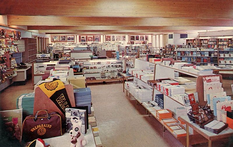 35 Cool Pics Show the Interior of American Stores in the 1950s and '60s