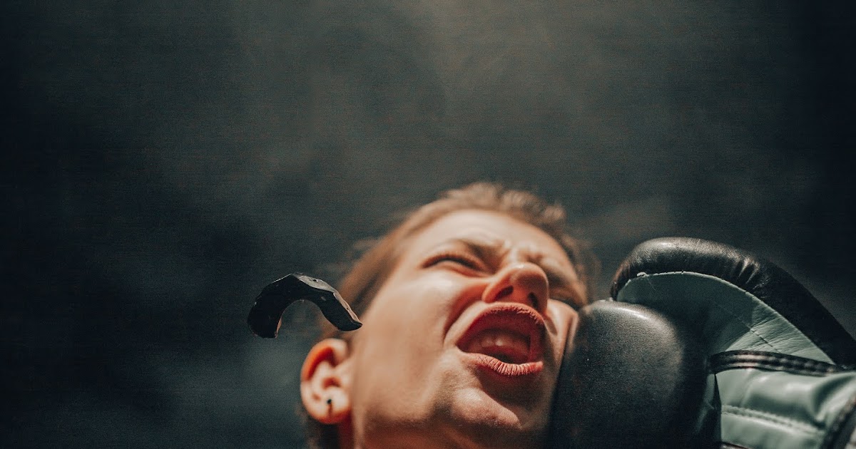 "Box his ears" nghĩa là gì?