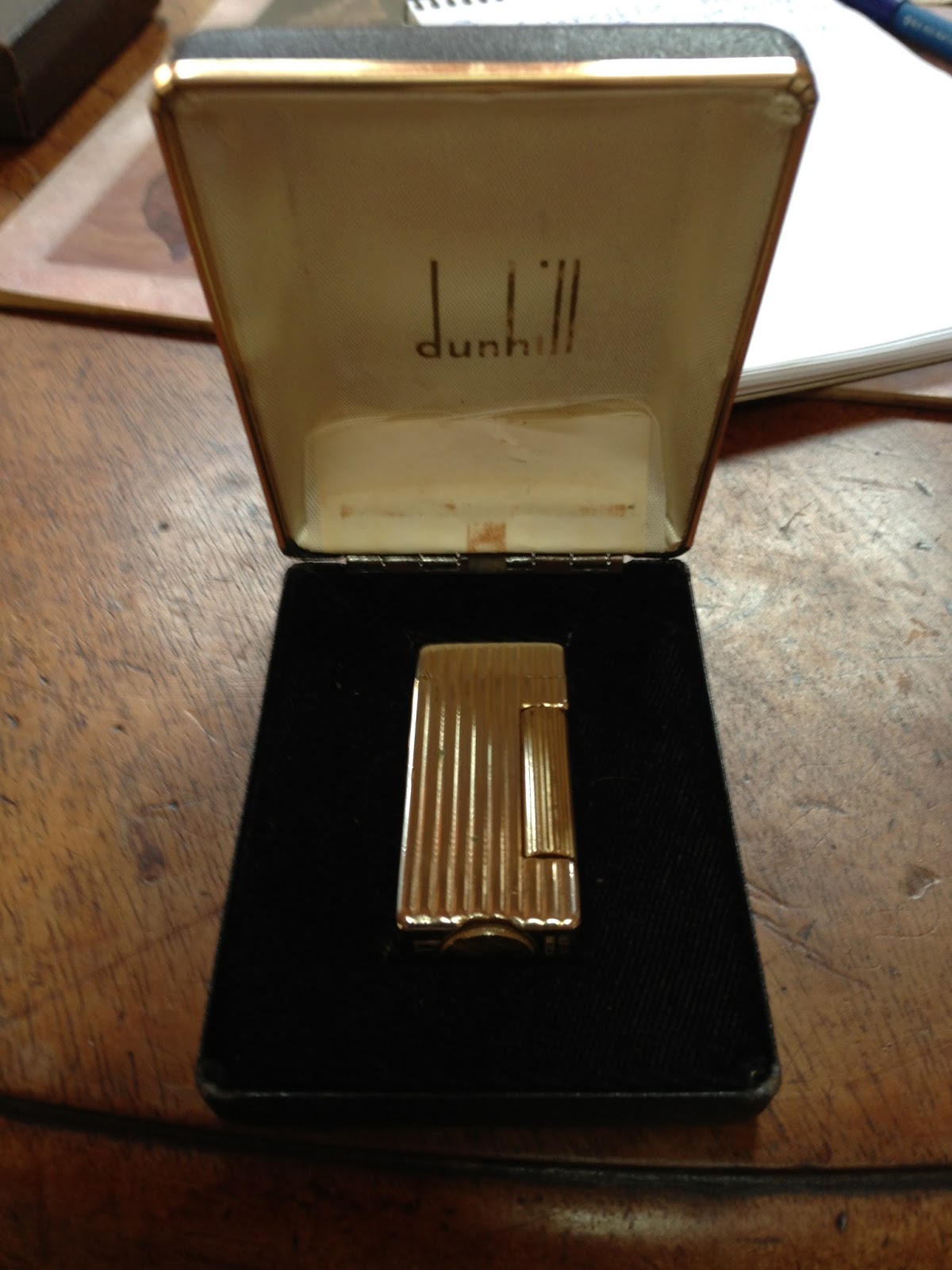 Dunhill Lighter Collection: Dunhill Lighter Photographs with Information