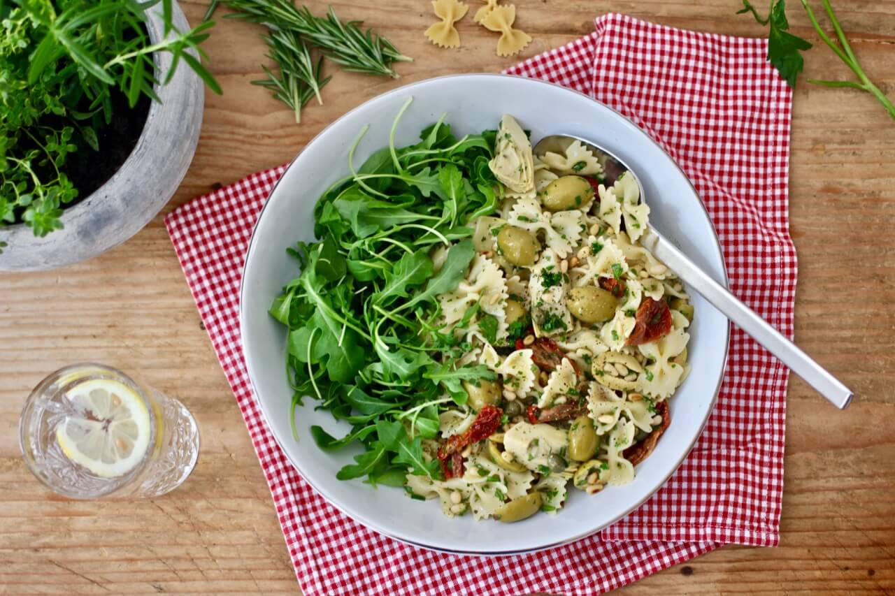 HOME OF HAPPY: MEDITERRANER FARFALLE-SALAT