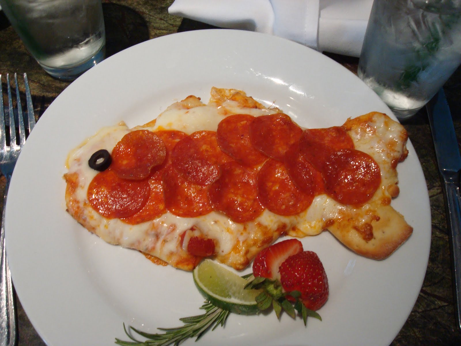 Dine in Dallas EighteenOOne at the Dallas World Aquarium Serves