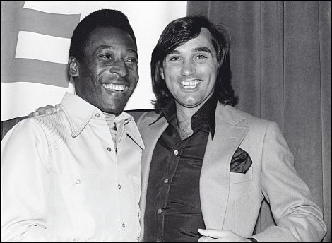 George Best: Pelé Good Maradona Better George Best - Grungy Texture