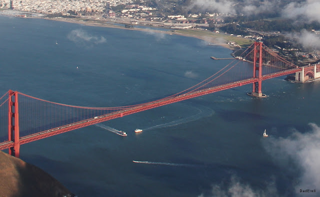 Trafic maritime sous le Golden Gate Bridge