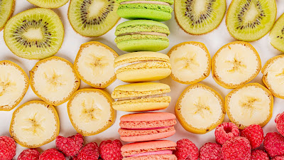 Free wallpaper for Macarons, Cookies, Berries, Fruits