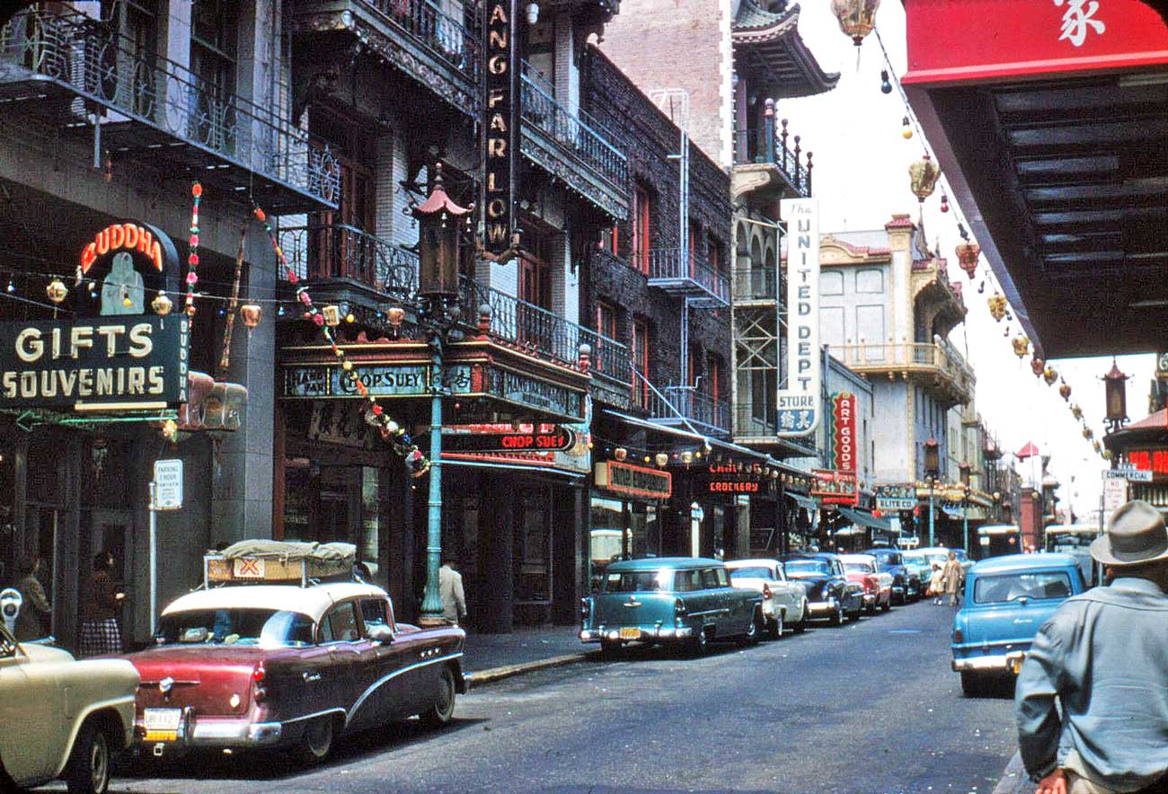 40 Color Snapshots That Capture Street Scenes of New Orleans During the 1950s vintage everyday