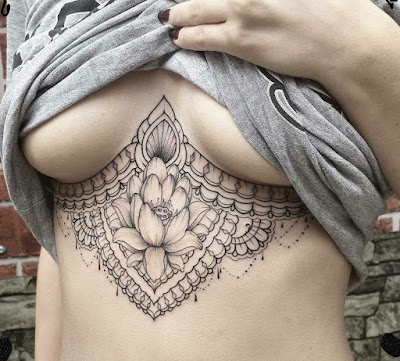 Tatuajes en los senos Tatuajes sexis en los senos