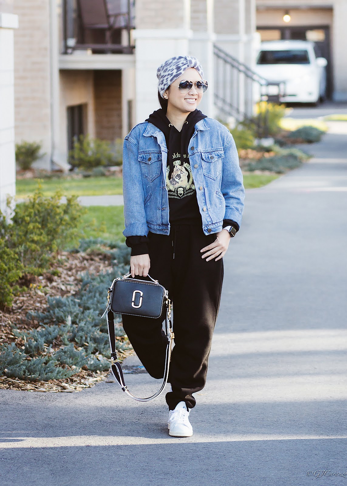 Old Navy Oversized Jacket | H&M Hoodie | Uniqlo Jogger Pants | Adidas Stan Smith | Marc Jacobs Sure Shot Bag | Petite Fashion | Fall Outfit Ideas | Ray-Ban Aviator