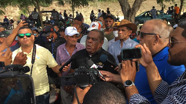 Habitantes de Punta Rucia marchan contra diputado que supuestamente se adueña de terrenos turísticos de manera fraudulenta