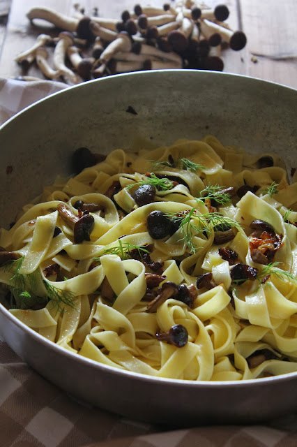 tagliatelle con funghi pioppini e finocchi