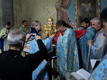 Святе причастя ієреїв УАПЦ архиєпископом Ігорем Ісіченком у парафіяльному храмі