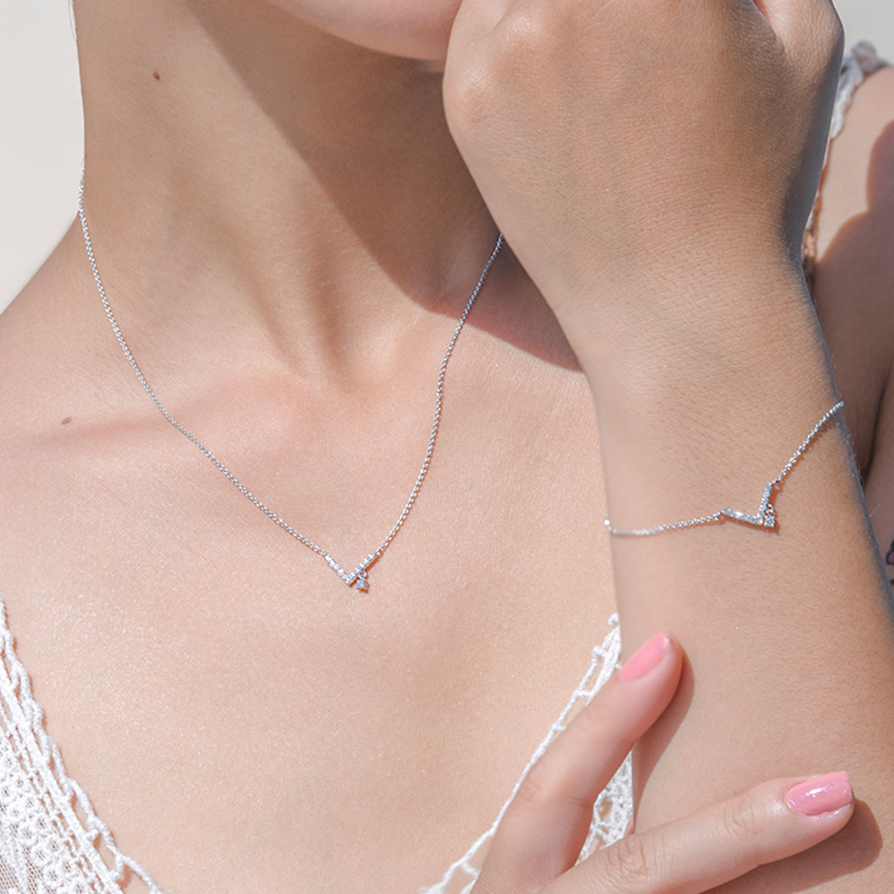 Lắc tay bạc đính đá ECZ Swarovski PNJSilver Minimalist XMXMK000045