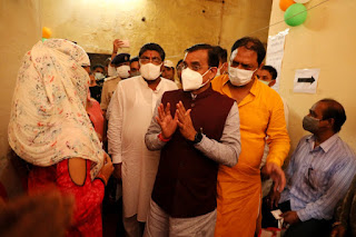 पुरानी कचहरी वैक्सीनेशन केन्द्र का सांसद वी.डी. शर्मा ने किया निरीक्षण