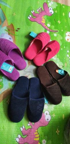 4 Đôi DÉP BÔNG ĐI TRONG NHÀ