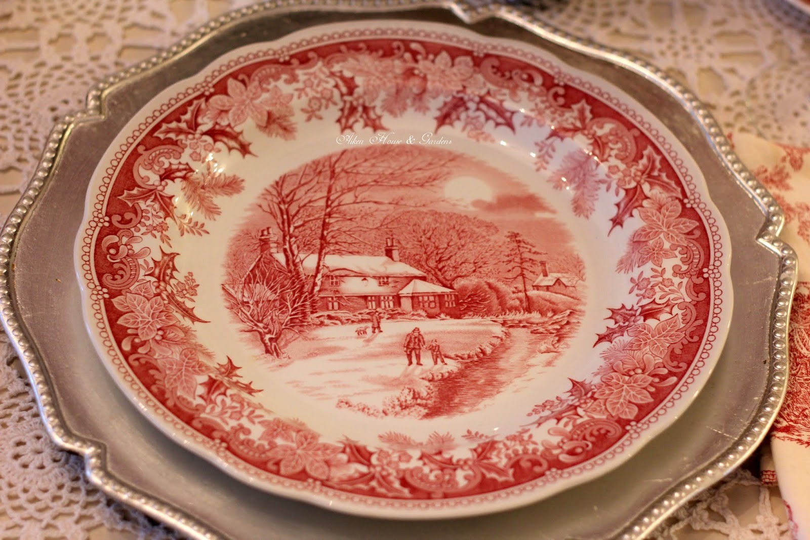 Aiken House &amp; Gardens: Red &amp; White Christmas Tablescape