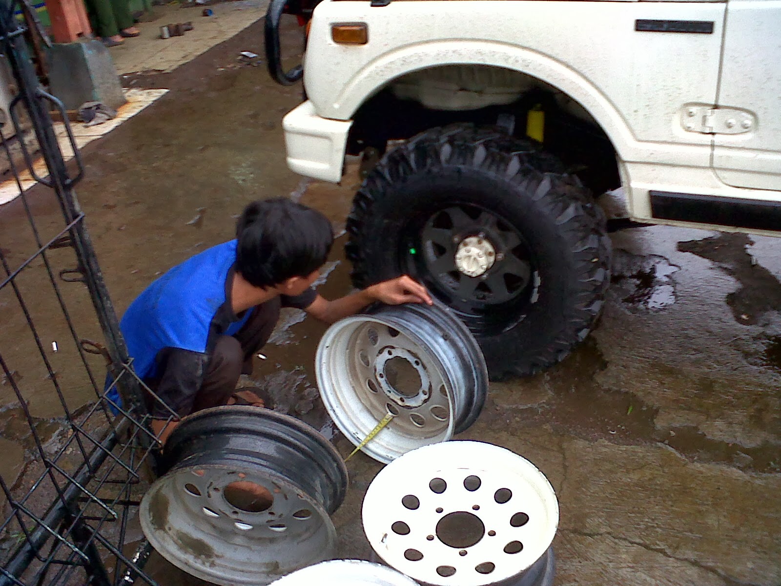 GrageBadak4Wheel Drive Modift Velg Kaleng SJ410 Jadi Celong