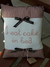I eat cake in bed