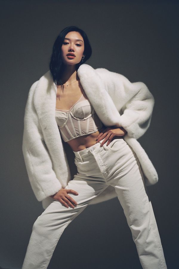 Style File | Mini Trend: Fluffy White Coats for Cosy Winter Days