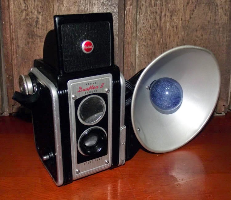 Antique Awareness: Antique Universal Deluxe Sewing Machine