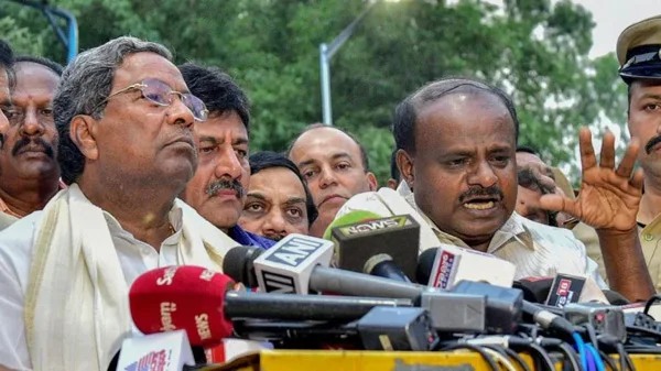 Former Karnataka CMs Siddaramaiah, Kumaraswamy booked for sedition, defamation, Bangalore, News, Politics, Karnataka, Lok Sabha, Election, Case, Protesters, Police, National